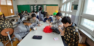 3월 29일 대명중학교 1학년 전문인특강(과학마술) 관련사진
